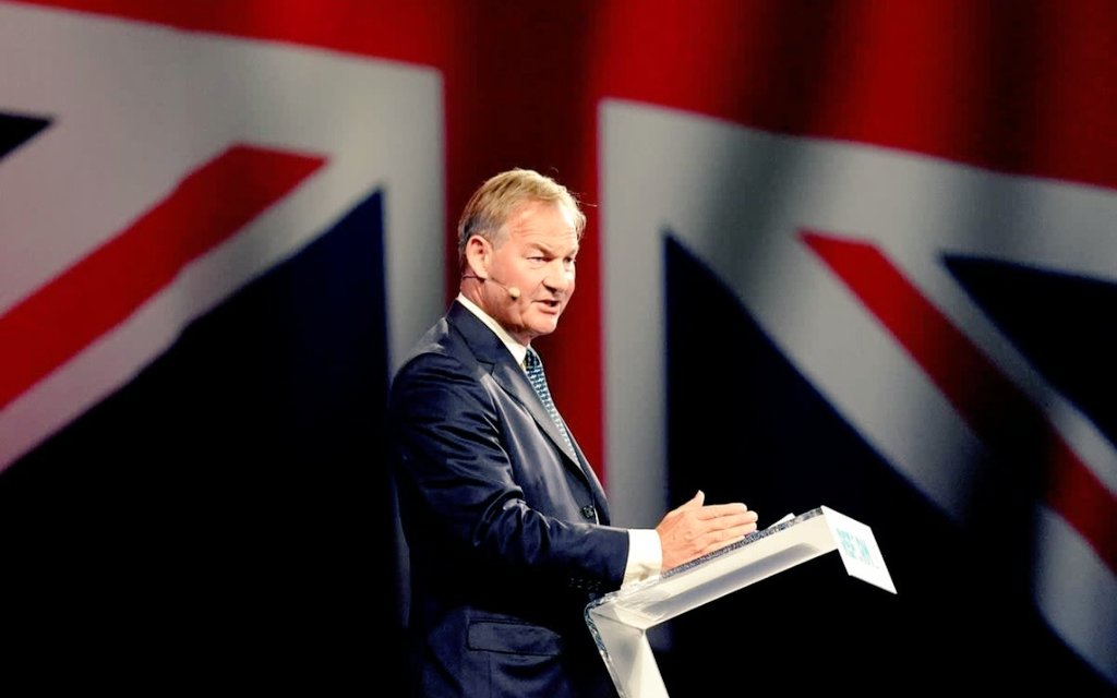 🚨BREAKING: Reform MP Rupert Lowe ERUPTS over sharia courts operating in the uk:-

'Shariah courts operating in the UK should be shut down. If you want to live in our country, you live by our laws.

Don't like it? Leave'.

Are you with Rupert on this?