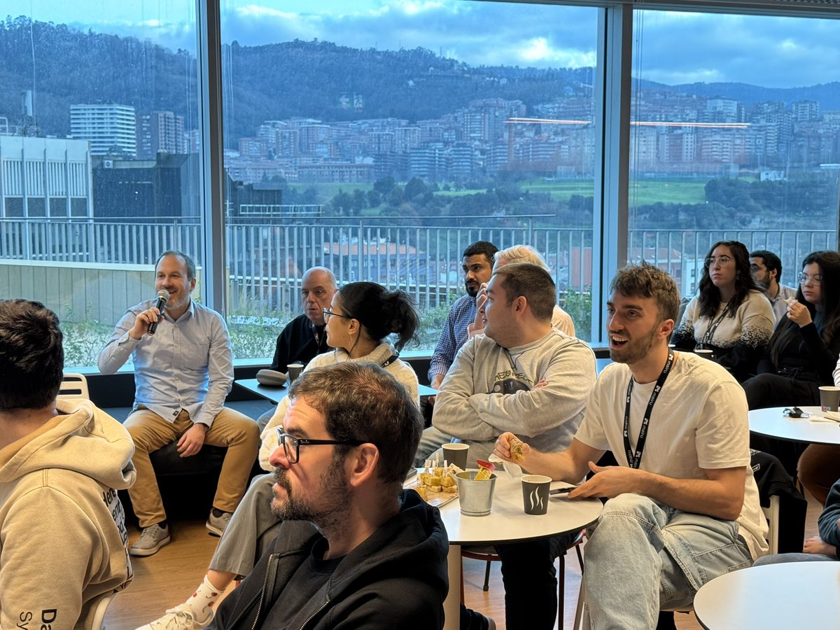 BAT_Tower's tweet photo. 🥐Comenzamos el primer #CommunityBreakfast del año.

Hoy conocemos al equipo de @puzztime. Un talentoso estudio de videojuegos ubicado en la planta 11.

Además, Isabel Liébana nos presenta una demo de la app y nos lleva a través de cada uno de los retos que tienen preparados. https://t.co/TZQTNhyTbq
