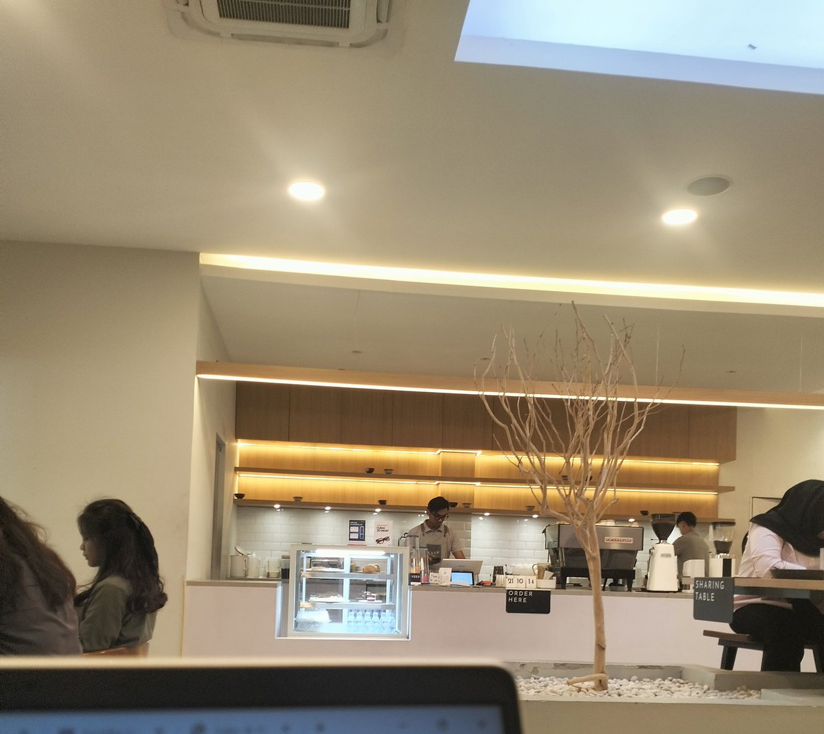 MassageVisitors's tweet photo. #Semarang https://t.co/TNtPQqK6L7