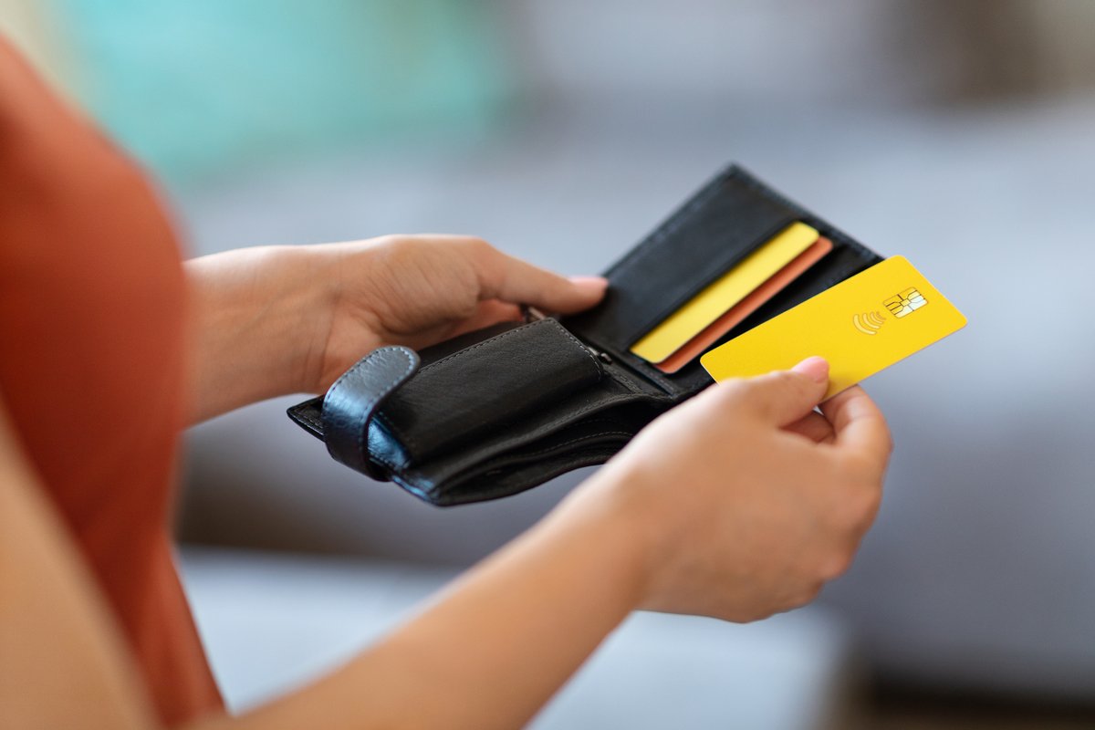 federalepolitie's tweet image. ⚠️ Verontrustende #oplichtingspraktijken treffen verschillende regio's in het land: criminelen bellen slachtoffers op en gaan dan naar hun huis om bankkaarten en #informaticamateriaal te stelen 💳💻. Wees op je hoede! obi41.nl/yckjnydd @febelfin