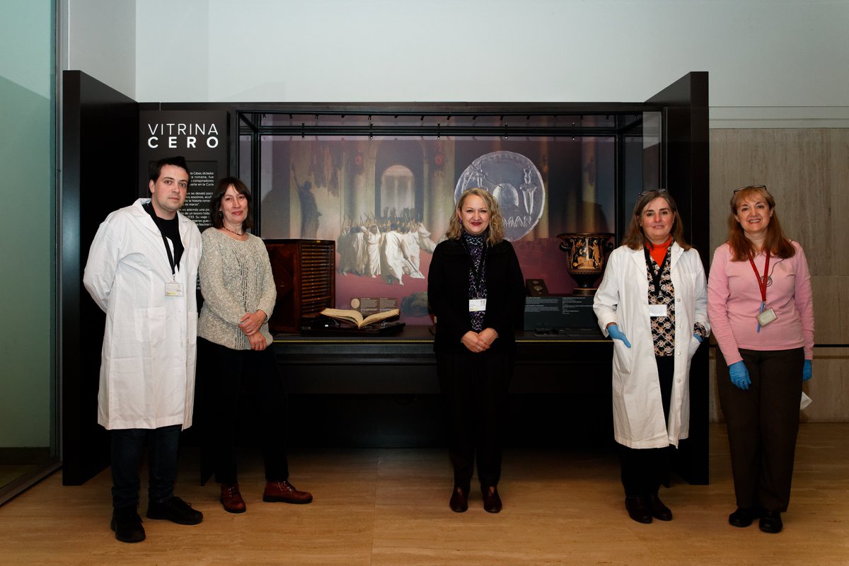 MANArqueologico's tweet photo. ¡Ya tenemos nueva #VitrinaCero! 

Esta nueva exposición nos introduce en los idus de marzo, con piezas de la #ColecciónMAN como el denario “de los idus de marzo”, una de las monedas más famosas de la historia romana. https://t.co/4eVkQHqF6D