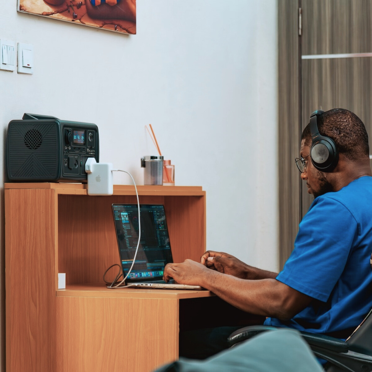 Work smarter, not harder! 💻 Power up your creativity with the BLUETTI EB3A.

Compact, reliable, and always ready to keep you going!🔋

#PortablePower #BLUETTI #EB3A
