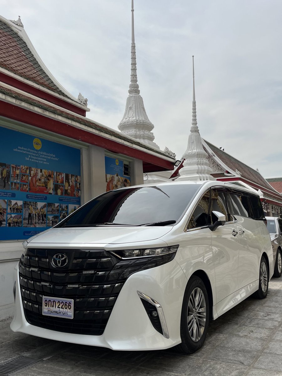 FunToyota's tweet photo. バンコクはアルヴェルが結構走ってますね😊

特に中心部はよく見かけます。

韓国に行ったときも思いましたが、やっぱりフルスモークはかっこいいですね😂 https://t.co/BHclJHT5aP