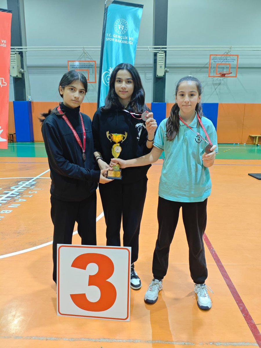 gurpinaroo's tweet photo. 2024-2025 Eğitim Öğretim yılı Beylikdüzü Okul Spor faaliyetlerinde yer alan 3x3 Basketbol branşında düzenlenen ilçe müsabakalarında Gürp��nar Ortaokulu yıldız kız takımımız ilçe 3.sü olmuştur. 
@meb 
@Beylikduzu_mem
@harunbuker
@cigdemtezertan https://t.co/VK4KgbGUXG