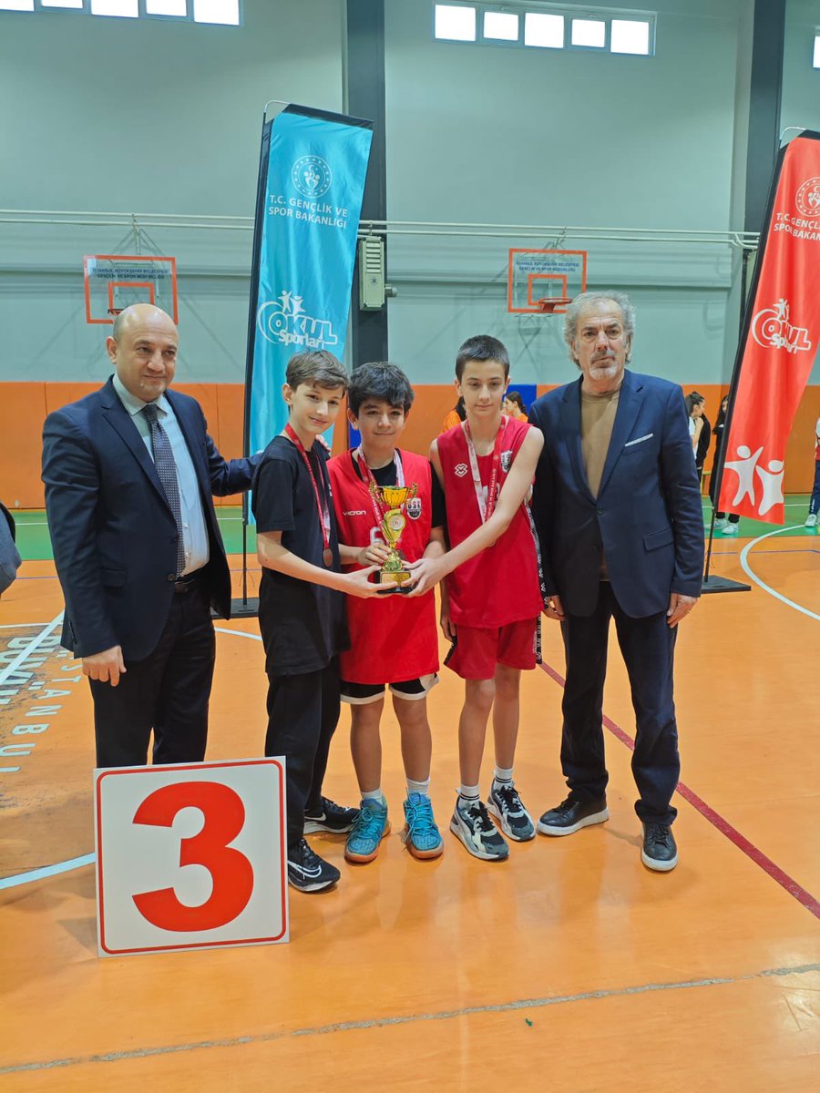 gurpinaroo's tweet photo. 2024-2025 Eğitim Öğretim yılı Beylikdüzü Okul Spor faaliyetlerinde yer alan 3x3 Basketbol branşında düzenlenen ilçe müsabakalarında Gürp��nar Ortaokulu yıldız kız takımımız ilçe 3.sü olmuştur. 
@meb 
@Beylikduzu_mem
@harunbuker
@cigdemtezertan https://t.co/VK4KgbGUXG