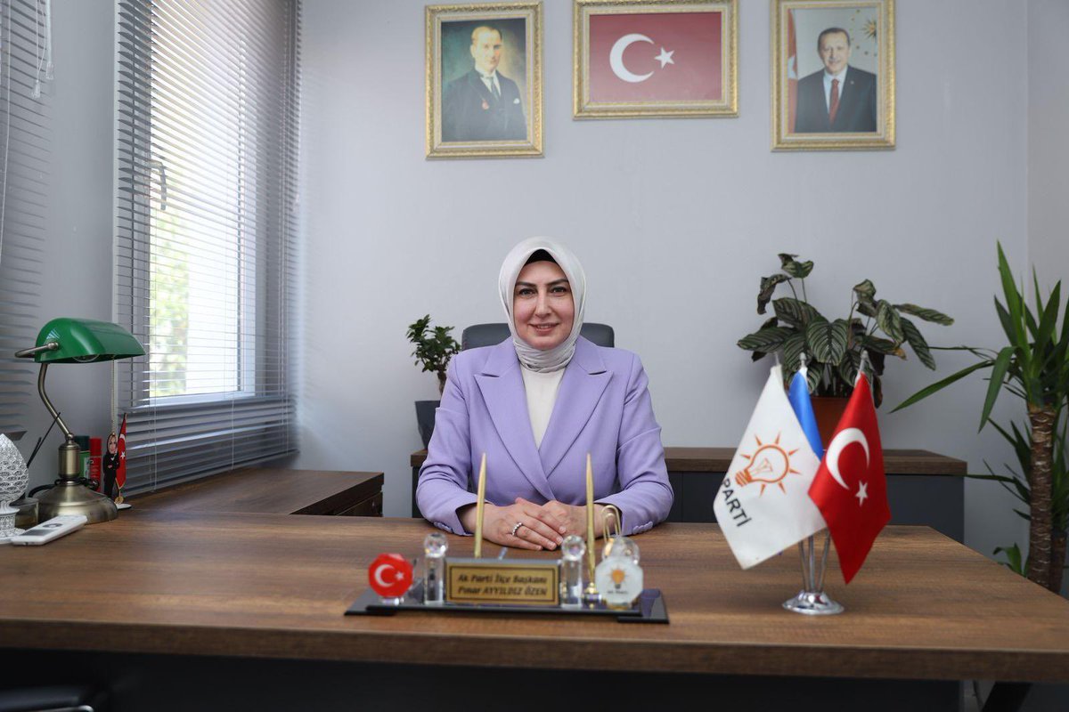 “Lâl Denizli Yine Popülist Söylemlerle Gündemi Saptırıyor!”

Çeşme Belediye Başkanı Sayın Lâl Denizli’nin İzmir Büyükşehir Belediyesi Meclis Toplantısı’nda yaptığı açıklamalardaki iddialara yanıt verme ihtiyacı doğmuştur. Öncelikle, ülkemizde hukuk devletinin en temel