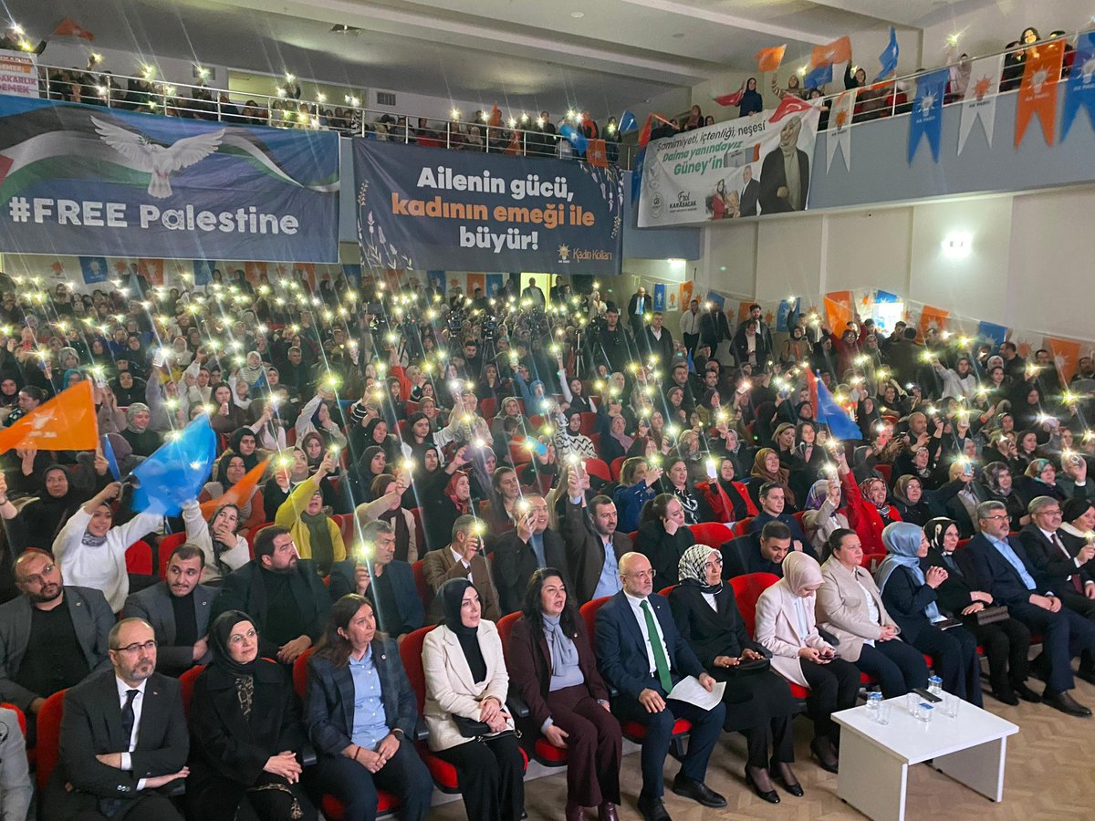 AKKADINGM's tweet photo. “Canla, Başla İlk Günkü Heyecanla!”

📍Afyonkarahisar

Aile ve Sosyal Hizmetler Bakanımız Mahinur Özdemir Göktaş, MYK üyelerimiz Nilgün Ök, Nihan Turna Sakaltaş ve Bölge Sorumlumuz Tülay Beşkonak Özçay’ın katılımlarıyla Afyonkarahisar İl Kadın Kolları 7. Olağan Kongremiz gerçekleştirildi.

Yeni dönemde İl Kadın Kolları Başkanımız Dilek Hanım Çengel ve yönetimine başarılar diler, görevi devreden Ferda Ertürk başkanımıza emek ve gayretleri için teşekkür ederiz.

#İlkGünküHeyecanla
#KadınlarlaBüyükTürkiyeYolunda