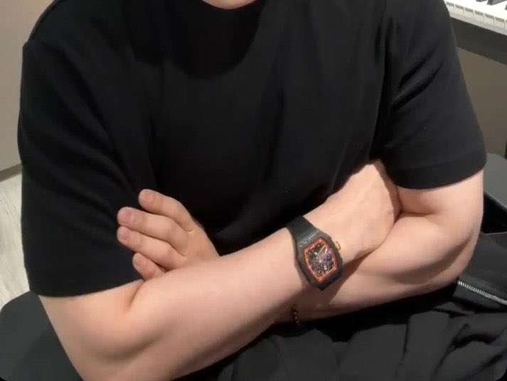 지금 내 탐라에 에스쿱스 팔뚝밖에 안뜸 ㅁㅊ
#에스쿱스