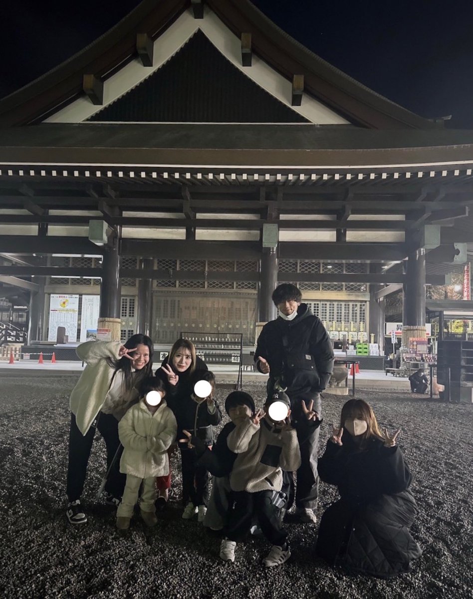 _88_03_'s tweet photo. 屋台だけが心残りだけど遅めの初詣 ⛩️❣️
大好きメンバーで行けて感無量🫰🏻🫰🏻🫰🏻 https://t.co/sACF7xAI0B