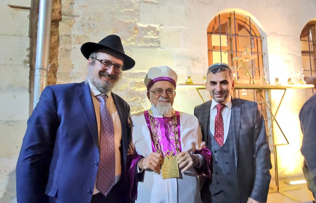 Türkiye Yahudi Toplumu lideri Hahambaşımız Isak Haleva'nın vefatı nedeniyle çok üzgünüm. Hahambaşı ile son 24 yıldır birlikte çalışma, onun bilgeliğinden ders alma ve cemaatin her üyesine karşı dostluğuna ve insanlığına tanık olma ayrıcalığına eriştim. Anısının hepimize rahmet