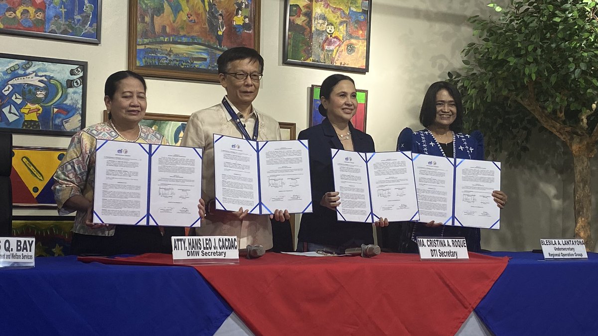 News5PH's tweet image. Lumagda ng kasunduan ang Department of Migrant Workers #DMW at Department of Trade and Industry #DTI upang tulungan ang mga overseas Filipino worker #OFW na makapagsimula ng sari-sarili nilang negosyo. #News5 | via Briane Basa