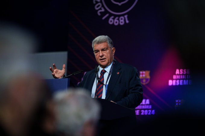 UNIVERSO_1899's tweet photo. Laporta: "El Barça aportó toda la documentación el día 27 de diciembre. Los días 28, 29 y 30 La Liga nos pidió documentación adicional y el día 31 validamos todo. No nos pidieron nada más. Presentamos a la RFEF la extensión de la licencia de los dos jugadores y nos dijeron que no habría ningún problema".
No hay suficiente cueva para que entren todos los que mintieron para atacar al Barça y a Laporta.
