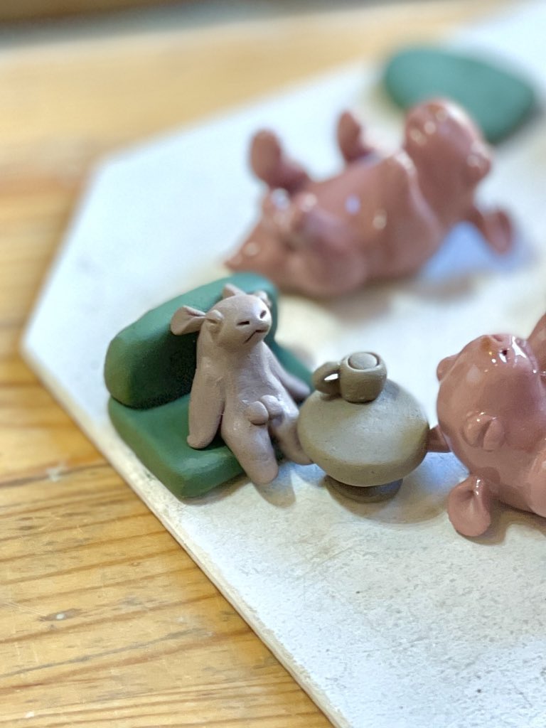 _suzukiri's tweet photo. 今年は赤ちゃんウォンバットが暮らす小さな部屋を陶器で作っていきます https://t.co/0xVPvW6PnL
