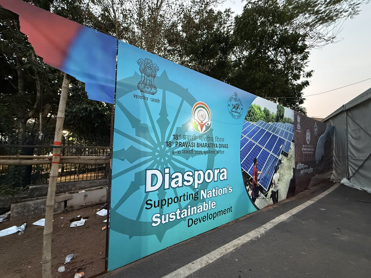 Srikantortho's tweet photo. Dear @bmcbbsr
We talk of #sustainability #EcoFriendly #greenearth #noplastics #pollution #disposal & blah blah
What really happens to these mega flex/ banners/posters?
@BSCL_BBSR @HelloBbsr @BBSRBuzz @moefcc @RecyclersEU @NoPlasticStraws #PBD2025 #PravasiBharatiyaDivas2025 https://t.co/cHT6DUG4rI