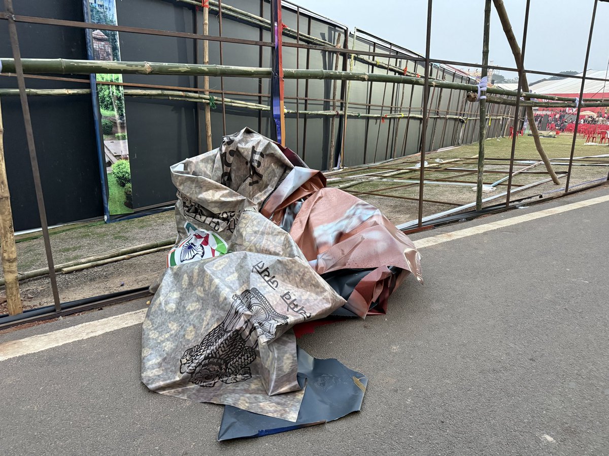 Srikantortho's tweet photo. Dear @bmcbbsr
We talk of #sustainability #EcoFriendly #greenearth #noplastics #pollution #disposal & blah blah
What really happens to these mega flex/ banners/posters?
@BSCL_BBSR @HelloBbsr @BBSRBuzz @moefcc @RecyclersEU @NoPlasticStraws #PBD2025 #PravasiBharatiyaDivas2025 https://t.co/cHT6DUG4rI
