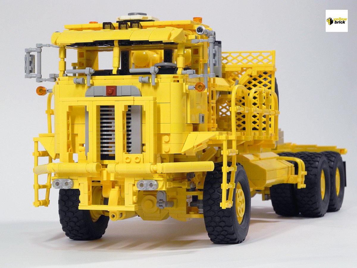 yellowbricker's tweet photo. More detail about my Kenworth 993 lego model: Part 1-overall appearance~
More pictures: https://t.co/M6XkIkoih3

#lego #technic #bricklink #offroadtrucks #truckking #legomoc #legomoccar #legomoctruck #legomodels #modeltruck #classictruck #oldtruck https://t.co/kUs8pZjUwA