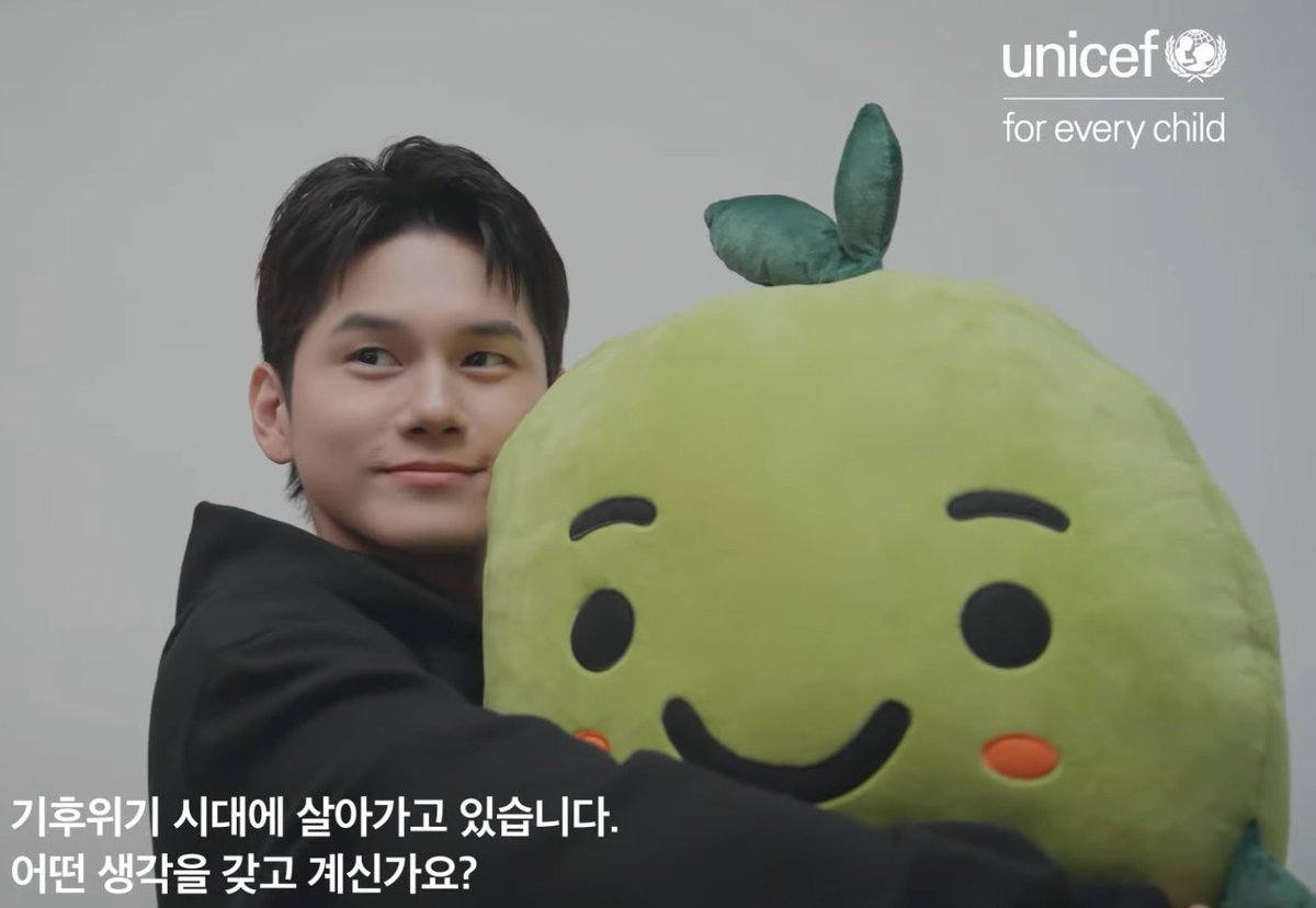 starfess's tweet photo. -star Lihat deh Ong Seongwu ganteng banget 😭 

https://t.co/8TT7i7bxaI