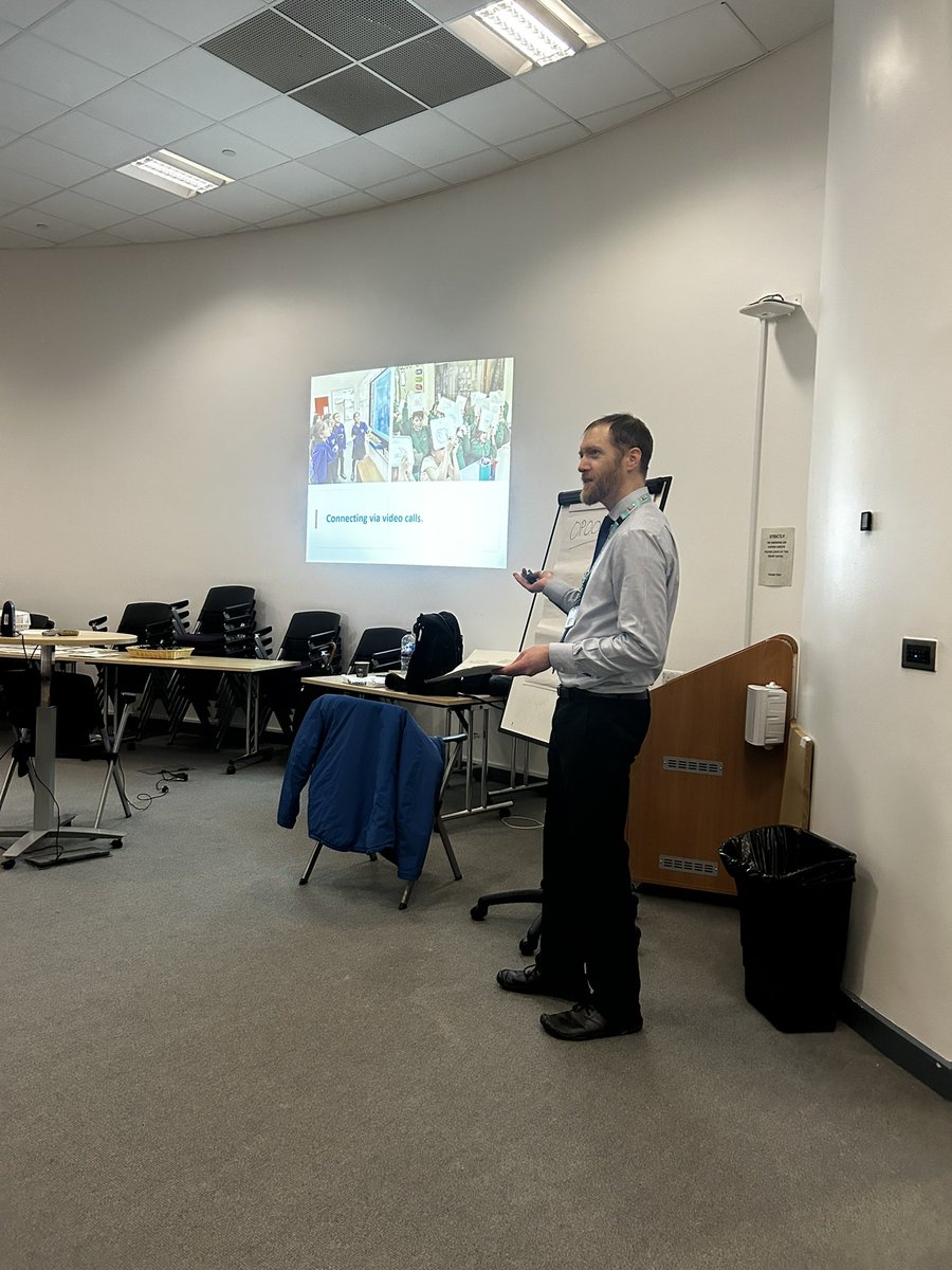 EqualLancs's tweet photo. @Linking_Network James doing what he does BEST!
All the wonderful teachers are sharing activities they used as icebreakers - some very creative and engaging activities! 
#AllTogetherNow https://t.co/3aQYlYE3Zu