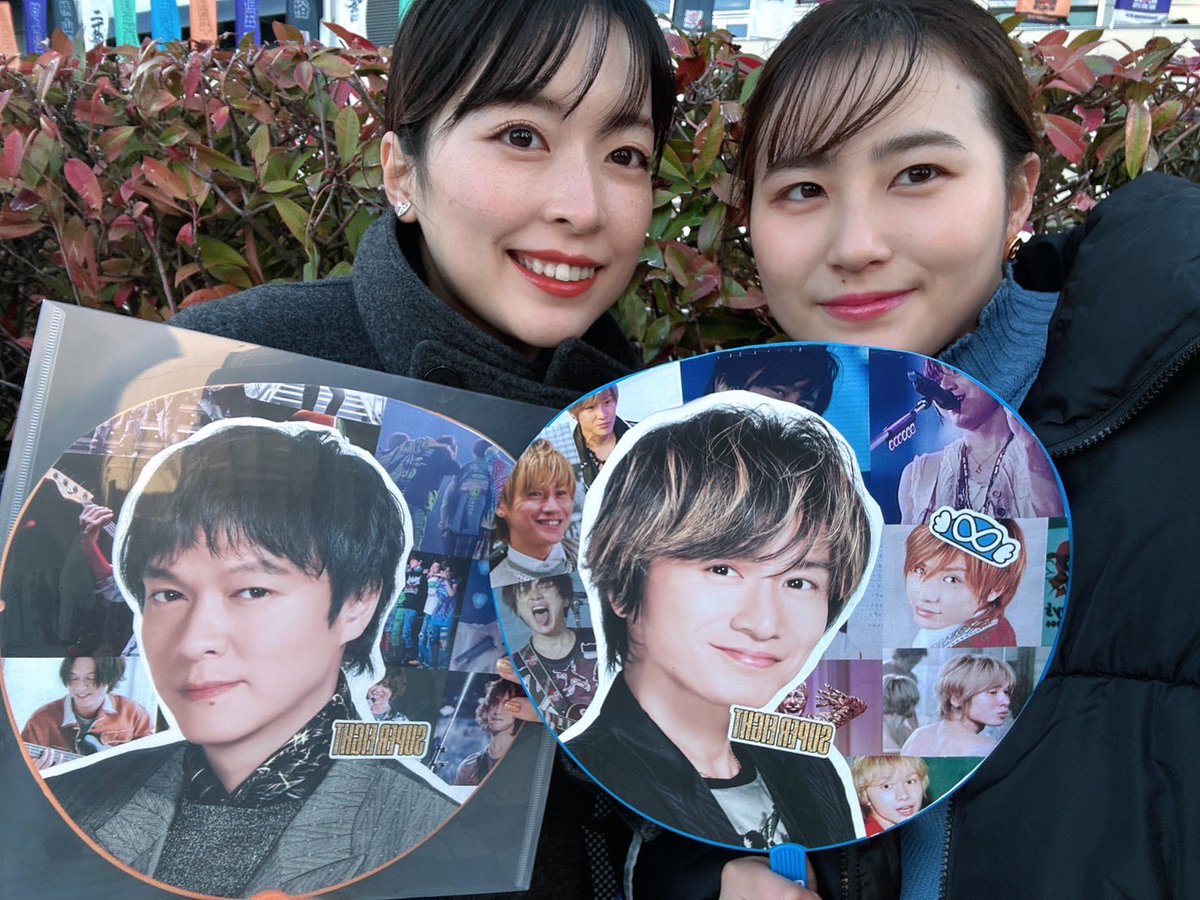 dora_ym_23's tweet photo. 有以とエイトの二十祭に♾️
高校の時から福岡や名古屋やいろんなところへお揃いの服着て一緒にライブ行ったことを思い出して懐かさもあってポロポロ泣いた

私たちもすっかり大人になったけど、
環境が変わっても年に1回でも高校の私たちに戻れる時間を楽しめたらいいな🩵🧡 https://t.co/HWsMeWdjcD