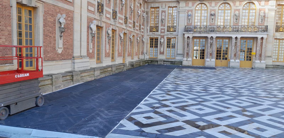 GroupeTSPS's tweet image. 🏰 TSPS au Château de Versailles !
Nous avons sécurisé la cour de marbre historique pour des travaux de maintenance électrique grâce à nos plaques adaptées aux sites sensibles.

#TSPS #Versailles #ProtectionDesSols #Accessibilité