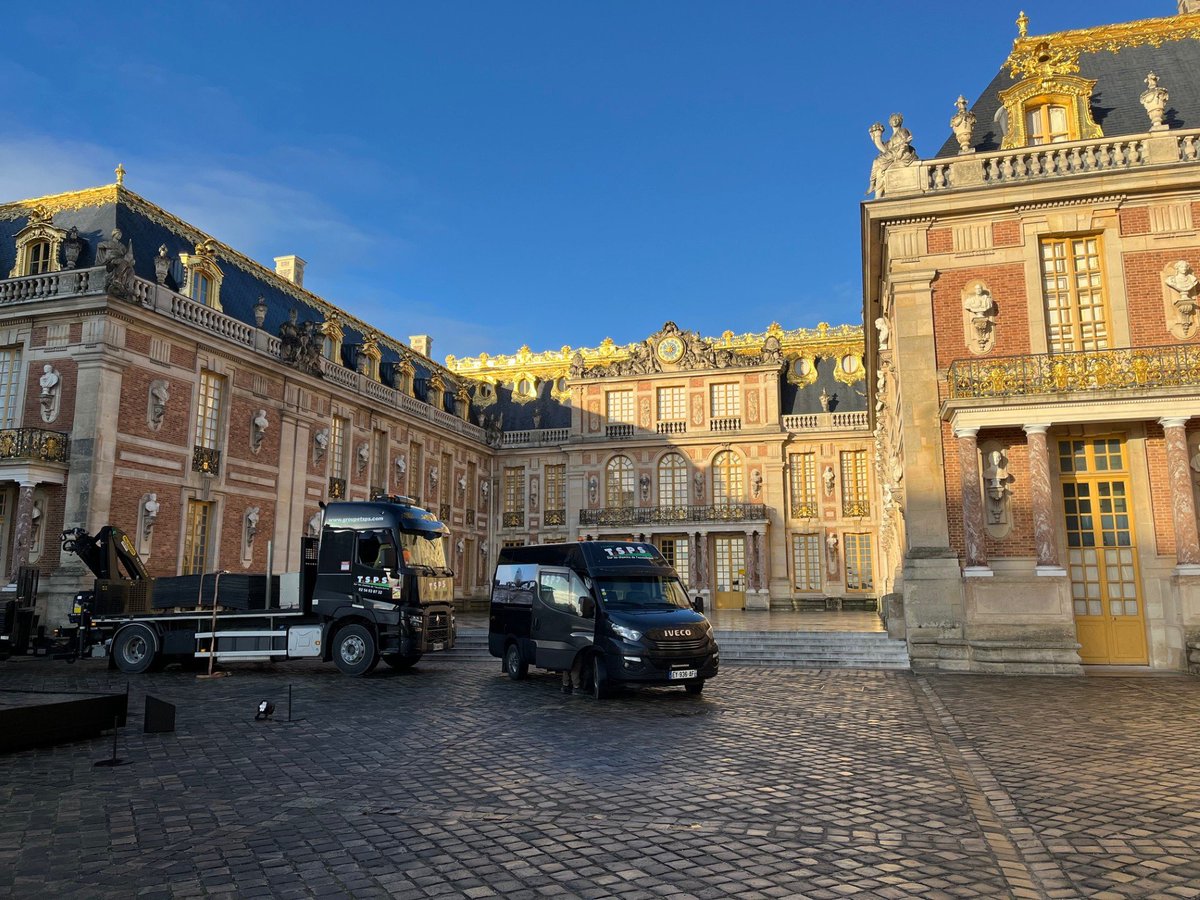 GroupeTSPS's tweet image. 🏰 TSPS au Château de Versailles !
Nous avons sécurisé la cour de marbre historique pour des travaux de maintenance électrique grâce à nos plaques adaptées aux sites sensibles.

#TSPS #Versailles #ProtectionDesSols #Accessibilité
