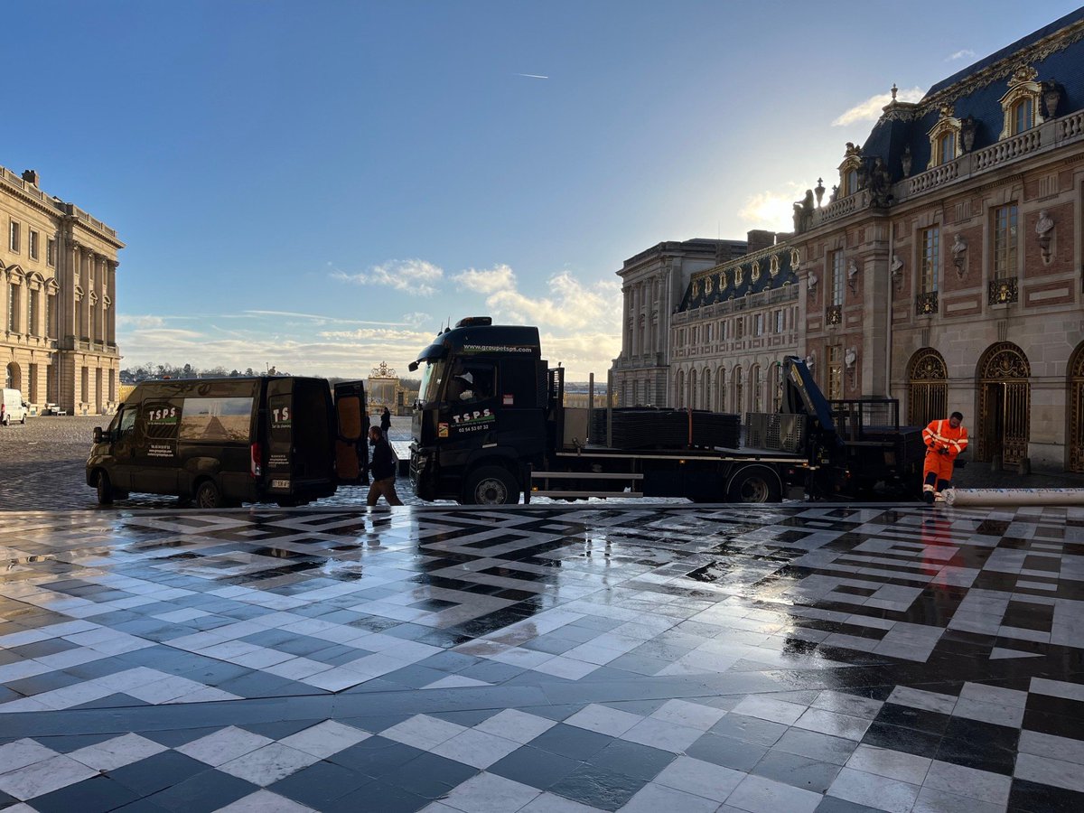GroupeTSPS's tweet image. 🏰 TSPS au Château de Versailles !
Nous avons sécurisé la cour de marbre historique pour des travaux de maintenance électrique grâce à nos plaques adaptées aux sites sensibles.

#TSPS #Versailles #ProtectionDesSols #Accessibilité