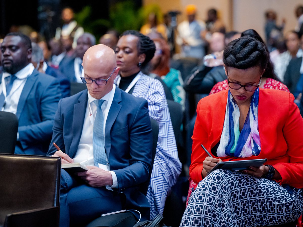 African School of Governance (ASG) (@asg_africa) on Twitter photo “The first step for Africa to reclaim its greatness is to build an understanding and appreciation of its history, political economy and empowered mindsets in its leaders. Basing on this solid foundation, leaders can then shape Africa’s trajectory,” asserted H.E. <a href="/HMDessalegn/">Hailemariam Dessalegn</a>. “The first step for Africa to reclaim its greatness is to build an understanding and appreciation of its history, political economy and empowered mindsets in its leaders. Basing on this solid foundation, leaders can then shape Africa’s trajectory,” asserted H.E. <a href="/HMDessalegn/">Hailemariam Dessalegn</a>.