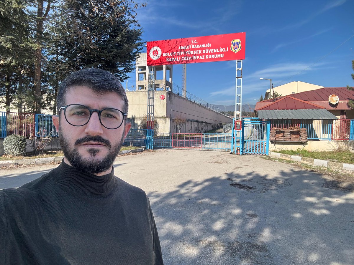 MAZLUMDER'den Cezaevine Ziyaret!

Cezaevi Komisyonu Üyesi Av. Ömer Faruk Karataş, 07.01.2025 tarihinde Bolu F Tipi Kapalı Ceza İnfaz Kurumunu ziyaret etmiş, mahpuslardan İrfan Çağrıcı, Necdet Yüksel ve Harun İlhan ile görüşmüştür.

Görüşmelerde hal hatır sorulmuş; cezaevi yaşamı,