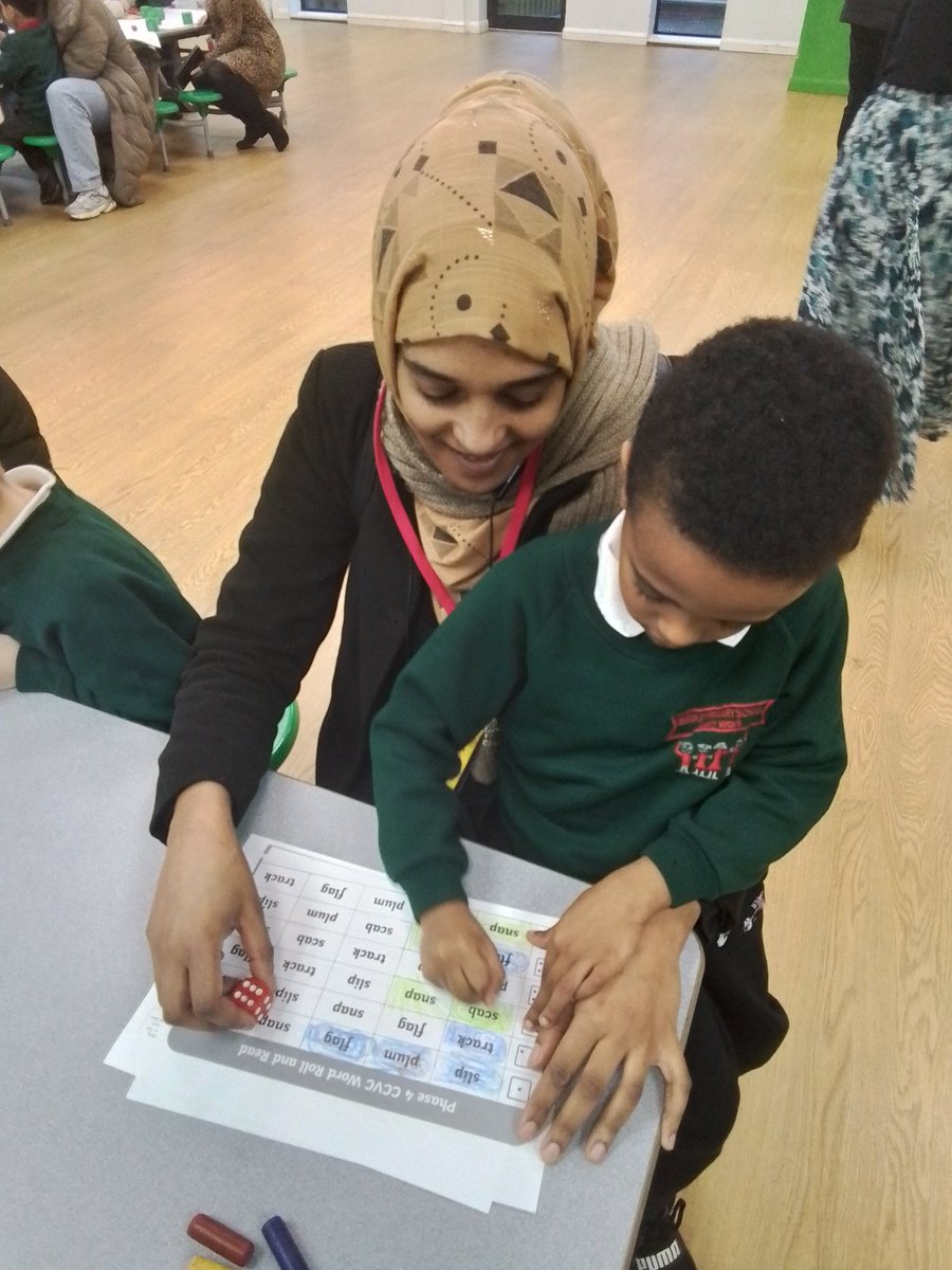 mrs_lwilson's tweet photo. Our phonic workshop is in full swing. @YPSEnglish https://t.co/gGxQErA5tT