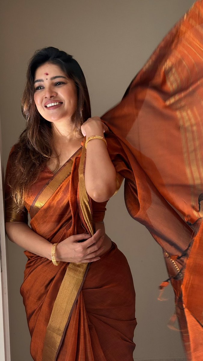 Vani Bhojan (@vanibhojanoffl) on Twitter photo இனிய பொங்கல் நல்வாழ்த்துக்கள் ❤️ இனிய பொங்கல் நல்வாழ்த்துக்கள் ❤️