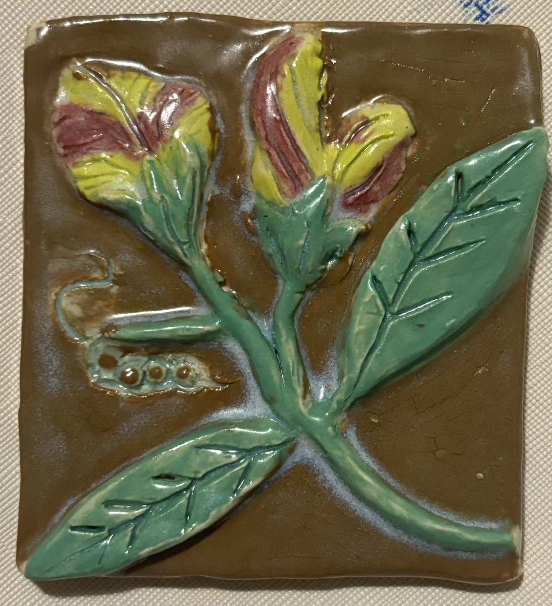 jackofartforms's tweet photo. I made another flower tile. I guess I’m doing a series of them now, that’s fun. 

#ceramics #ceramicart #sculpture #tile #clayart #art #visualart #flora #floral #florals #flower #flowers #beans #beanflower #tileart #clay #flowerart #natureart #nature #plantart #artoftheday https://t.co/jshP3kJ8Mc
