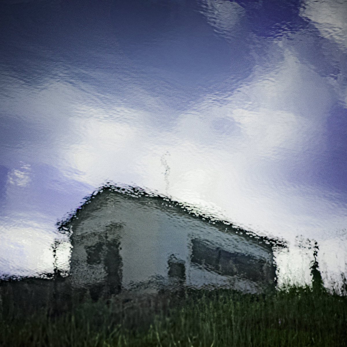 halciondaze's tweet photo. 『夜明け前の家』
#印象派風写真 #水面反射 #artphotography #DigitalPicture https://t.co/LCbc7KorwG