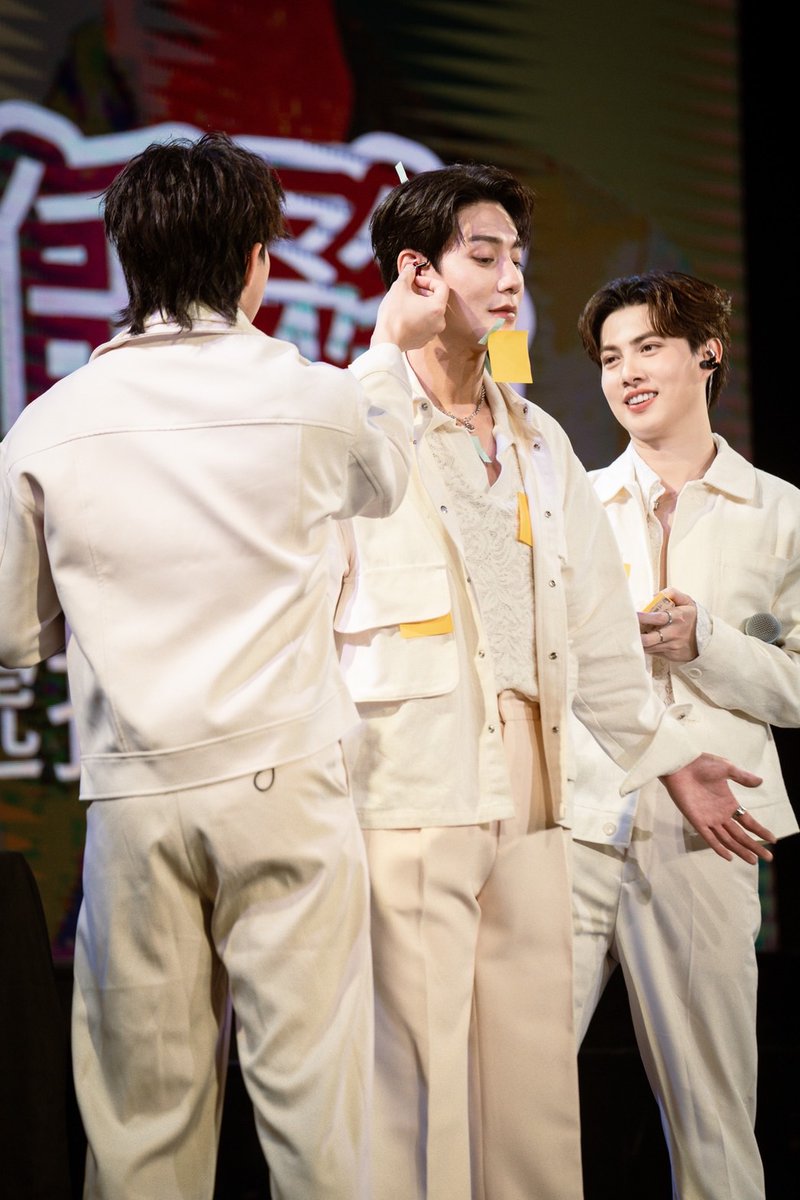 ทำถึงมาก !! สายลับ-ภณ-เบนซ์-กาฟิวส์ เสิร์ฟโมเมนต์แฟนมีตติ้งแสนอบอุ่น คว้าใจอินเตอร์แฟน TAIPEI ไปเต็มๆใน SAILUB PON &amp; BENZ GARFIELD 1ST FAN MEETING IN TAIPEI

#SailubPonBenzGarfield1stFMinTPE 
      หอบเอาความน่ารักไปโปรยเสน่ห์ จนอินเตอร์แฟน TAIPEI ตกหลุมรักไม่ไหว สำหรับ 4