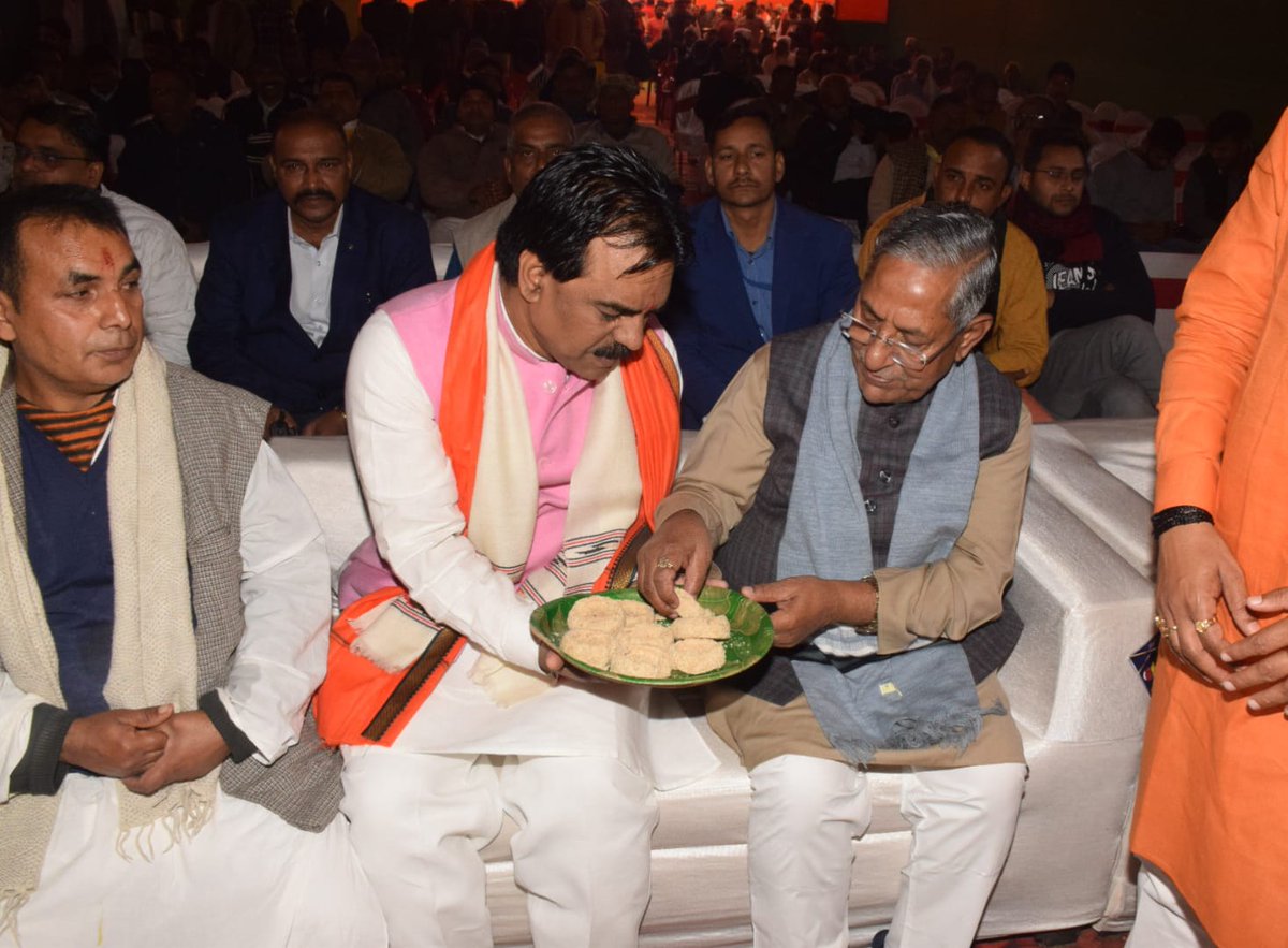 nkishoreyadav's tweet photo. लोक आस्था, समरसत�� और भगवान सूर्य की उपासना के पावन पर्व 'मकर संक्रांति' के अवसर पर भाजपा प्रदेश कार्यालय में आयोजित कार्यकर्ता मिलन समारोह सह दही-चूड़ा भोज में शामिल हुआ।

#BJP https://t.co/aU564WctVq