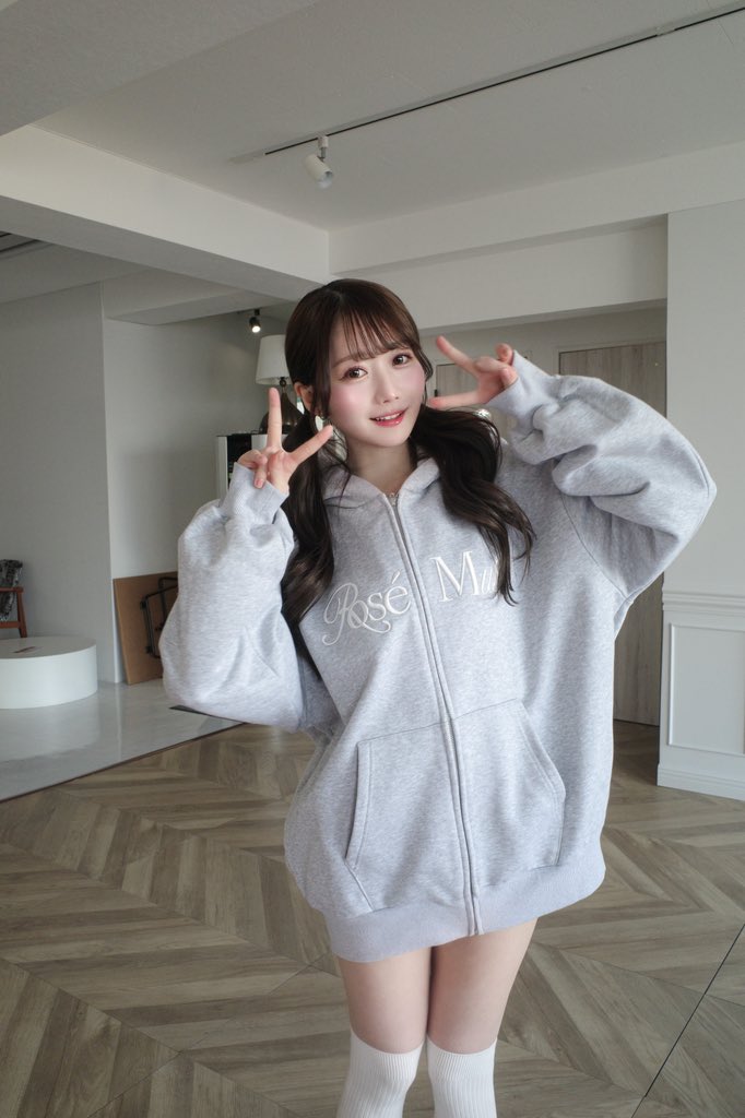 ろぜみゅ新作🍫💓 ニットワンピとジップパーカーとトートバッグ🎀 今日