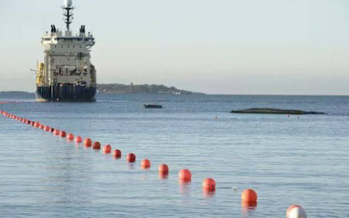 So, Sweden's got another underwater cable in the Baltic Sea looking like it took a hit. Guess who's the suspect? 

The Chinese ship Yi Peng 3, that's who! This bad boy allegedly snapped cables between Sweden-Lithuania and Germany-Finland on the 17th and 18th, while chilling 160