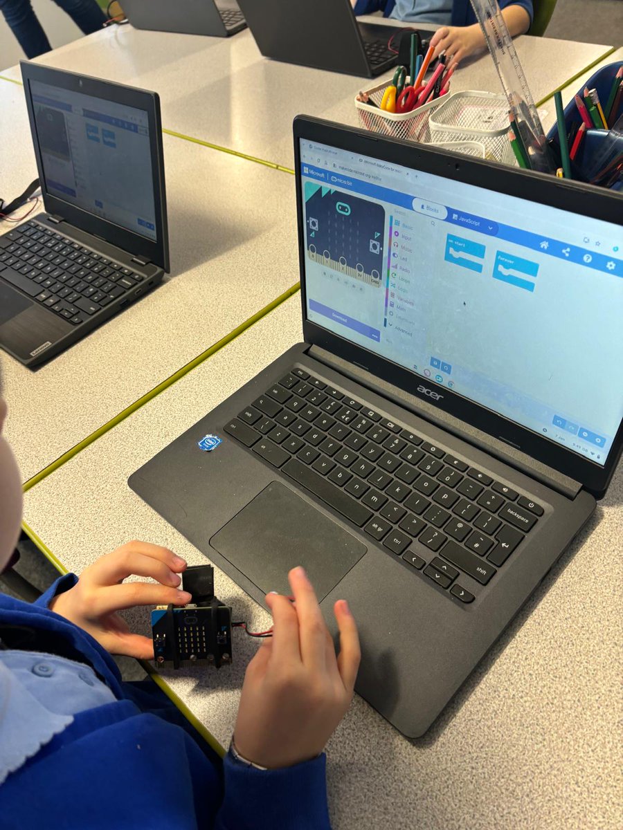 yycribarth_d4's tweet photo. Diolch @Technocamps am sesiwn ardderchog i ddatblygu sgiliau codio gan ddefnyddio Micro:bits. Thank you @Technocamps for a brilliant session developing our coding skills using Micro:bits. https://t.co/XOhDkT9r9q