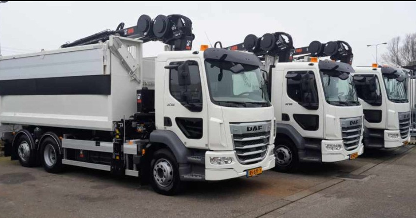 Deze keer een levering van maar liefst 4x een DAF XB 260 FAN met HIAB X HIPro 142 E-3 met Vossebelt Achterover Kipper aan Flex Rent B.V. 🔑🚛

Namens  team Truckland wensen wij alle chauffeurs veel plezierige en veilige kilometers toe!💥

#DAFNederland #Truckland #DAFXB