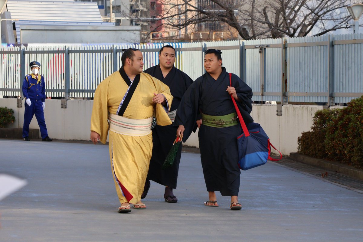 q_q20pp's tweet photo. 初場所 三日目
放駒部屋 島津海関！
付け人は松蘭さんと鳴戸部屋の川村さん！
#放駒部屋 #島津海 #松蘭 #鳴戸部屋 #川村 #sumo https://t.co/phdH08ikmM