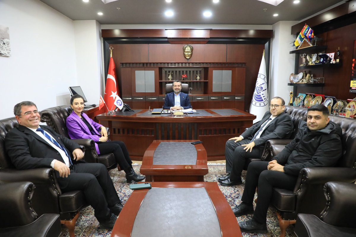sahin_serifoglu's tweet photo. Elazığ Medya, İnternet Yayıncıları ve Gazeteciler Derneği (ELMİYAD) Başkanı Sayın Fırat Öztürk ve yönetimini Belediyemizde ağırladık.

Nazik ziyaretlerinden dolayı kendilerine teşekkür ediyorum. https://t.co/AHdoVQdHfM