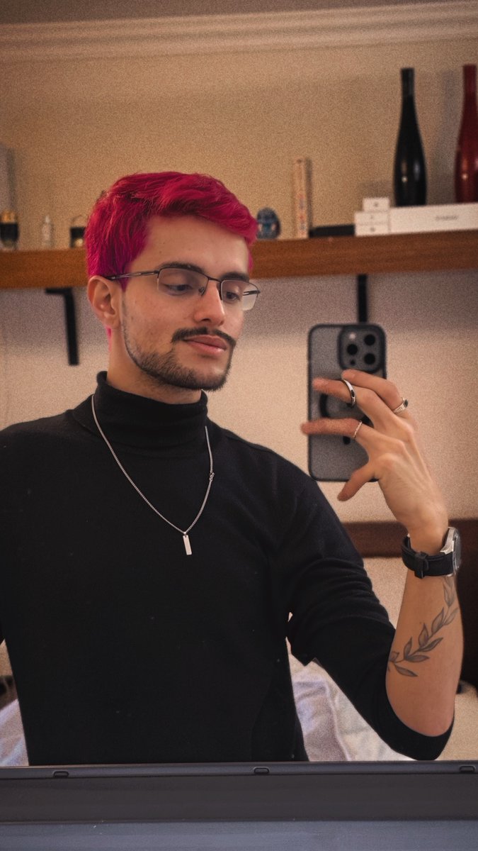 _leosrodriguess's tweet photo. Ainda não me postei bonito de Cabelo rosa nessa rede. 
#pinkhair #cabelocolorido #LGBT #BBB25 https://t.co/Jwv6cCa4yo