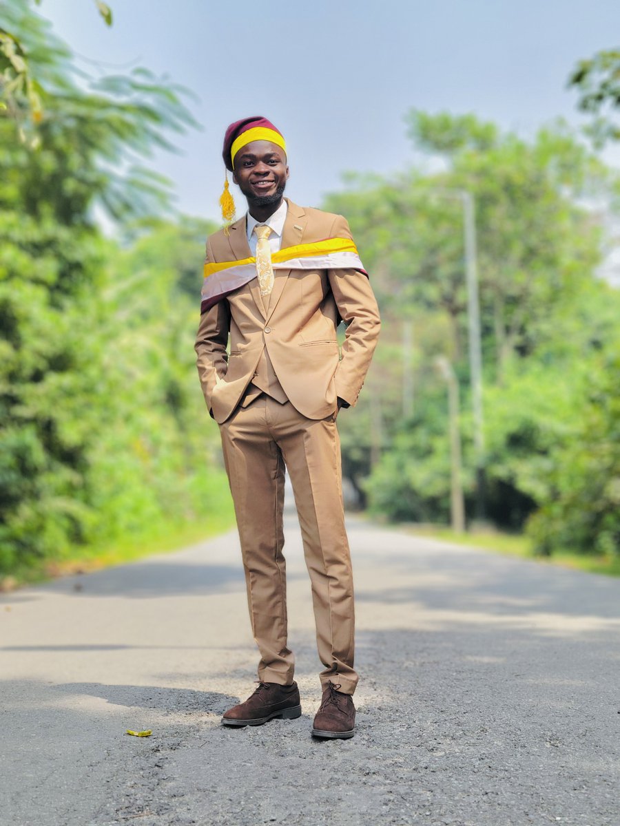 olaitanhumble's tweet image. 🎓BSc Applied Physics, UNILAG (4.78/5.0)
🎖️Editor-in-Chief, The Press Club
🎖️Recipient, 4 Scholarship Awards
🎖️HOD Prize for Best All-Round Performance
🎖️Prof C.O Taiwo Prize for Best Graduating Student
50 A’s/9 B’s/3 C’s while working fulltime in digital media, alhamdulillah.
