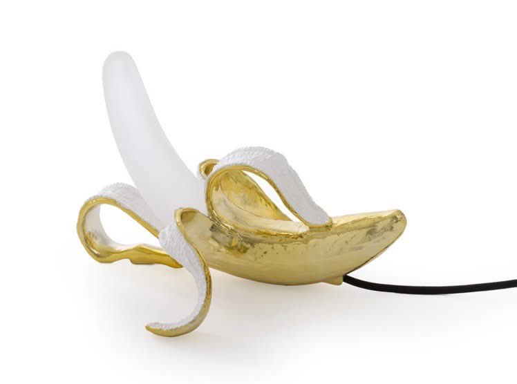 Fantastische Banana lamp, met sprankelend gouden schil !! Iconisch + Ironisch - kunst en design slim in balans. De creativiteit van Studio Job--> studiodewinkel.nl/wonen/?_global…
#banaanlamp #seletti #studiojob #bananalamp #art #artlamp #banaan #design #dutchdesign #Iconic
