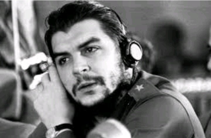 Se cumplen hoy 66 años de ser declarado el guerrillero heroico Ernesto Che Guevara, “ médico cubano honorario ” por el Colegio Médico Nacional de Cuba. #IzquierdaLatina #CorazónRojo 
#CubaViveEnSuHistoria <a href="/DeZurdaTeam_/">DeZurdaTeam 📳</a> .
