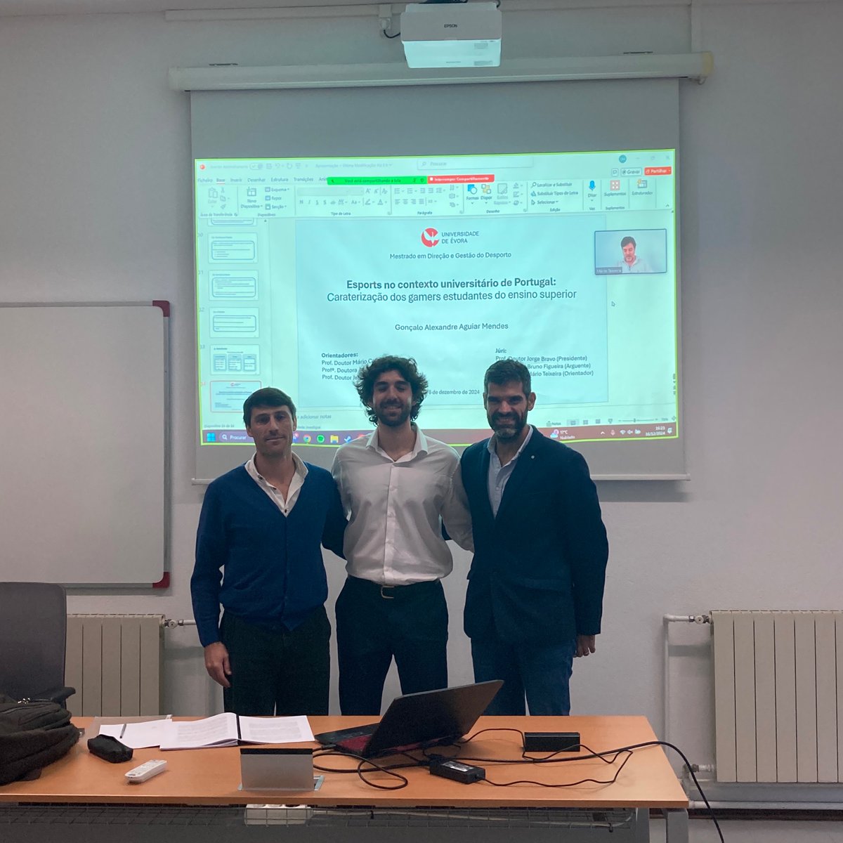 🎓 Mestrado em Direção e Gestão Desportiva 🎓
.
.
🧠Gonçalo Mendes 
.
🎯Esports no contexto universitário de Portugal: caracterização dos gamers estudantes do ensino superior

<a href="/univdeevora/">Universidade Évora</a> 
#defesamestrado #direçãoegestãodesportiva