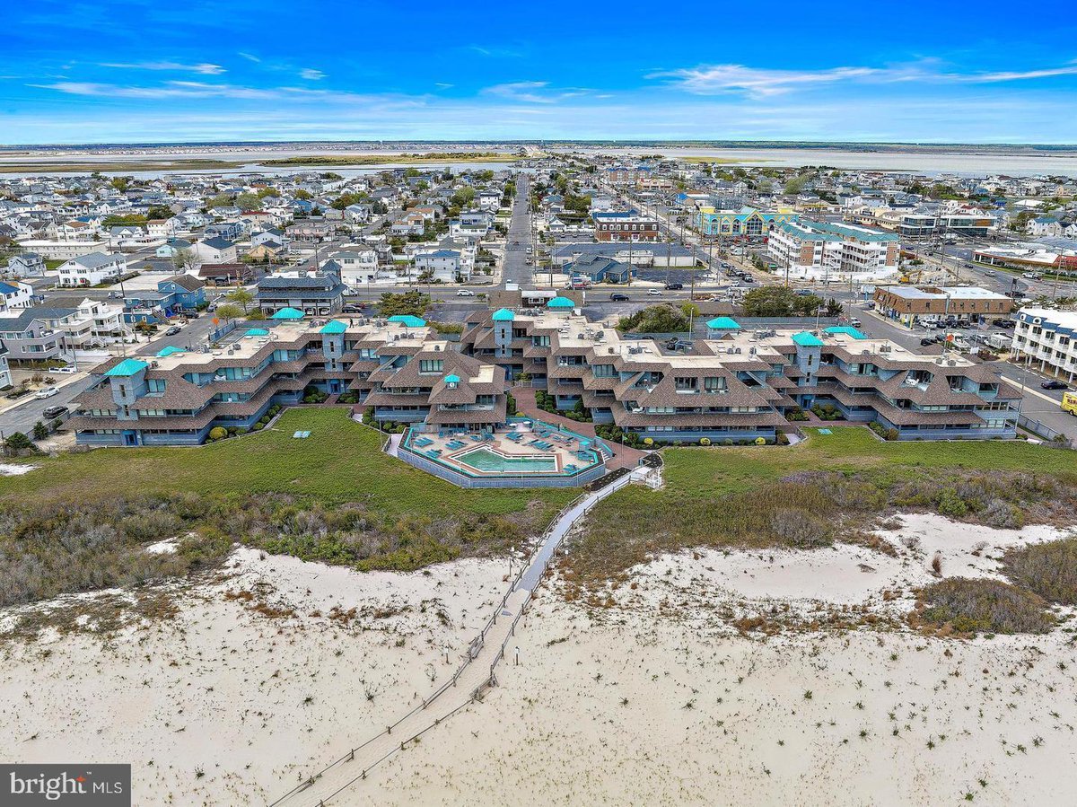 LBIRentals's tweet photo. 901 OCEAN AVE ##926, #SHIPBOTTOM $1,149,000
#Oceanfront Living -- A Premier private gated community on #LBI in THE FISHERY. Private walkway to the beautiful white sandy beaches. Second-floor condo with 2 bedrooms, 2 full baths, and multiple decks. Info https://t.co/egFbjcvZN7 https://t.co/5Aqfq3eGao