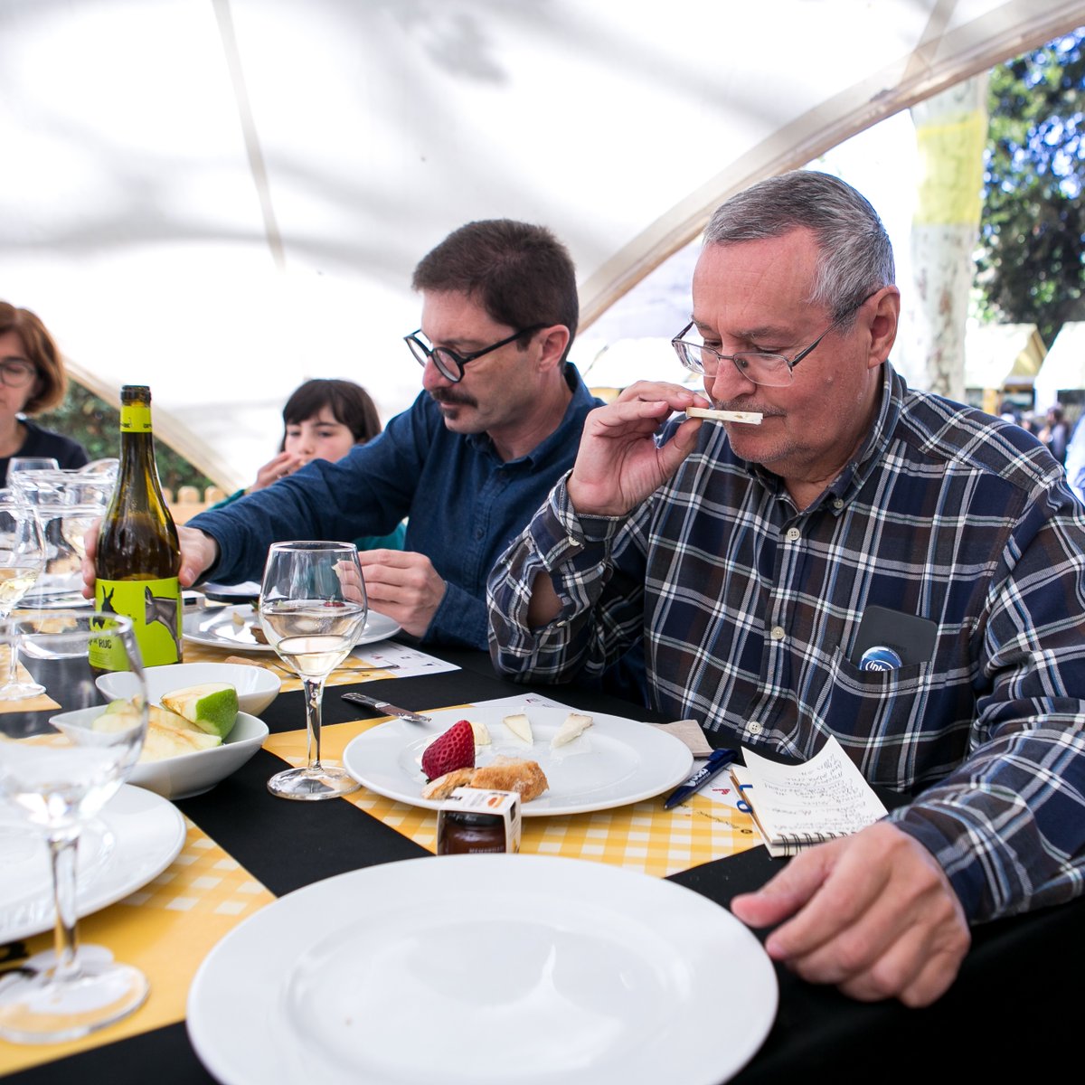 LactiumVic's tweet image. 🧀 A l'Aula del Formatge de @LactiumVic, experts i amants del formatge exploren sabors i aromes únics, descobrint el millor del #formatge artesà. Si ets un apassionat del formatge, aquesta experiència és per a tu!

#lactium #vic #osona