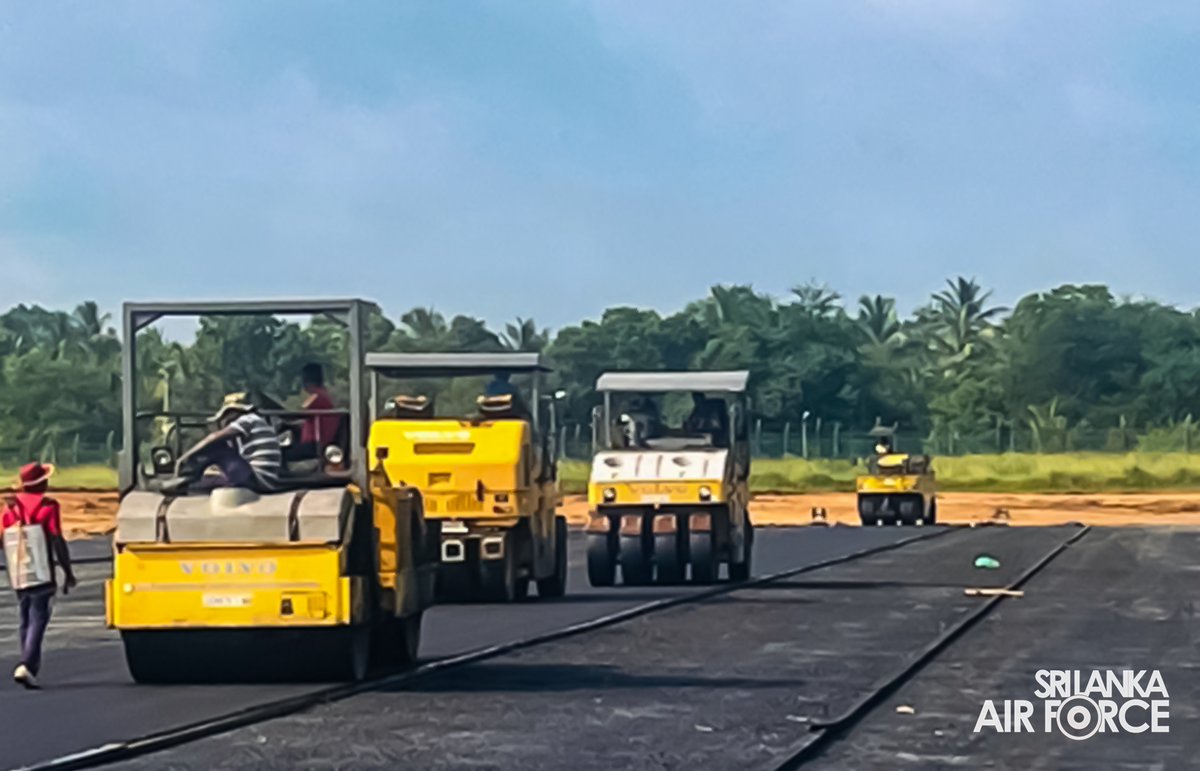 airforcelk's tweet photo. Commander Leads Test Landing In Hingurakgoda Runway Transformation
More details:https://t.co/vzO6iIysH0
#SLAF #HingurakgodaRunway #AviationLeadership #AirForcePride #RunwayTransformation #leadingfromthefront #SLAFCommander #testlanding #InnovationInAviation #AviationExcellence https://t.co/Ta9BGY3N7f