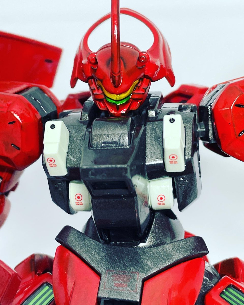 #見切れるほどドアップの画像くれ
#ガンプラ
#プラモデルライフ 

赤色で統一してみた