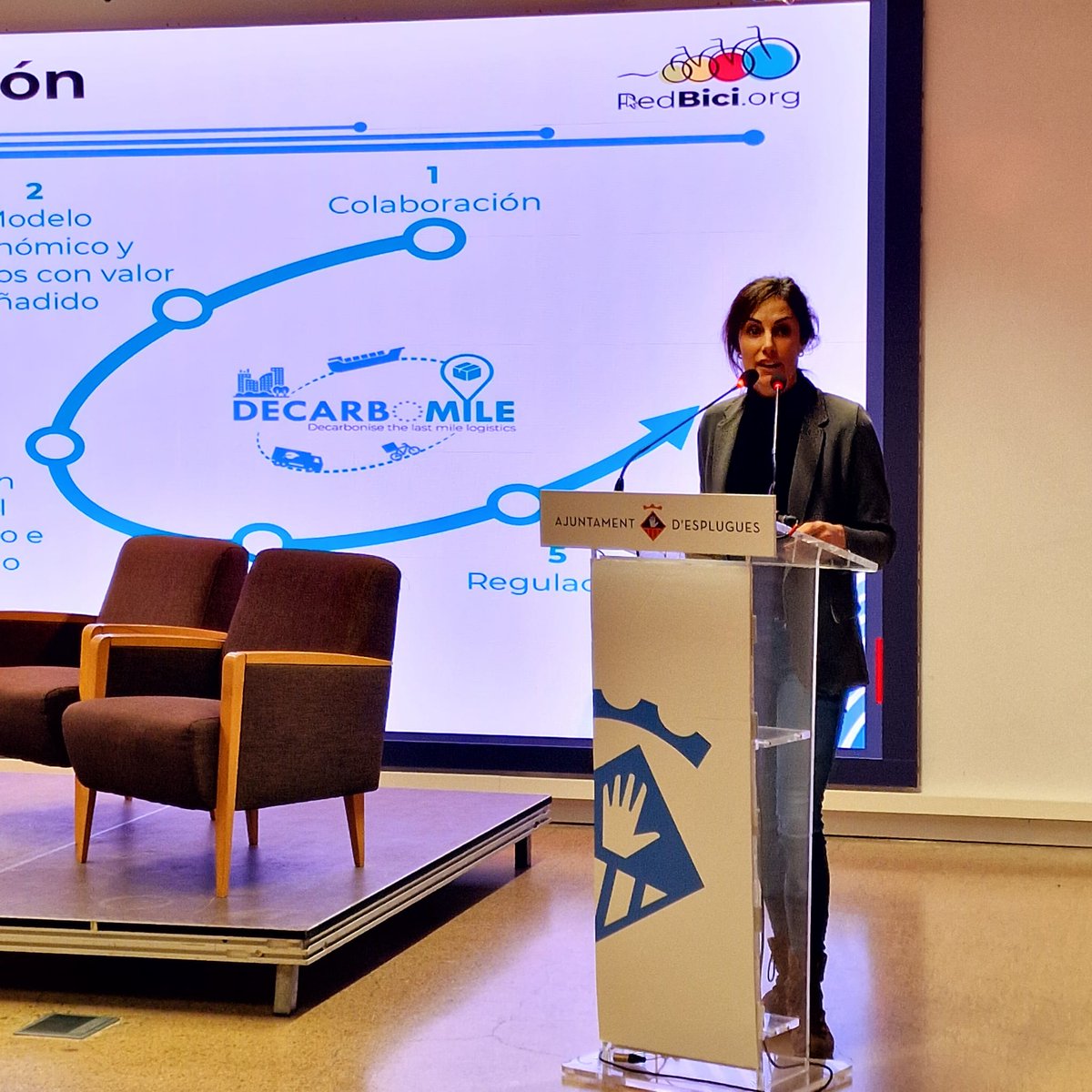 Hoy estamos en <a href="/ajesplugues/">Ajuntament d'Esplugues de Llobregat</a> aprendiendo sobre cómo impulsar la #ciclologística desde las administraciones públicas, en el marco del proyecto europeo <a href="/decarbomile/">DECARBOMILE</a>. 
Gracias a todas las personas y administraciones participantes!
<a href="/Mobilitat_AMB/">Mobilitat AMB</a> <a href="/bicicletaAMB/">Bicicleta AMB</a> 
#RedBici #BiciES